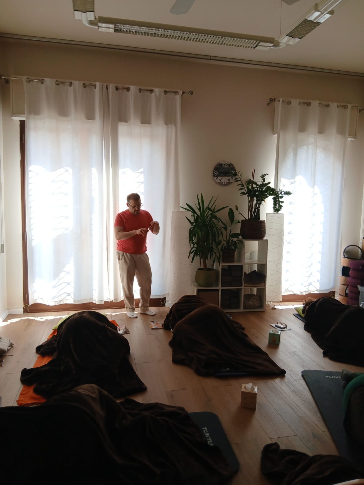 Momento di pratica e vita dello Studio Olistico Yoga