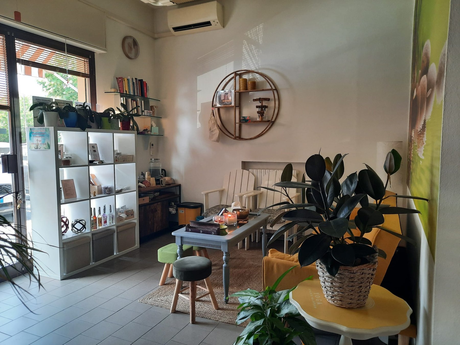 Lezioni, pratiche e ambienti dello Studio Olistico Yoga